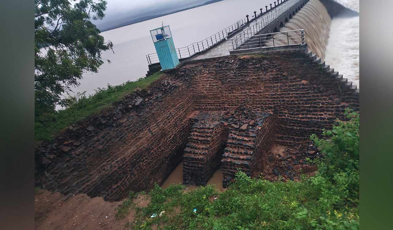 Heavy rains cripple Kamareddy and Nizamabad, NH-44 traffic halted