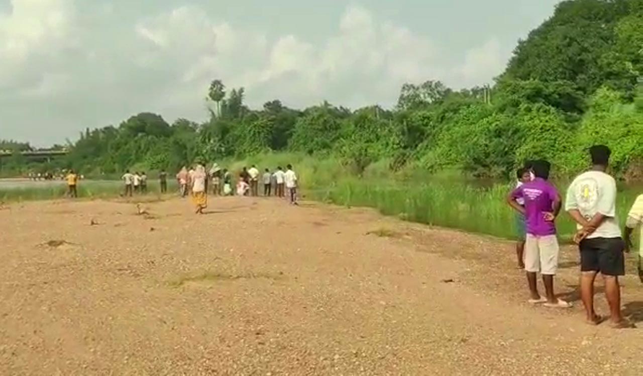 Khammam: Bodies of three fishermen found in Kattaleru stream near Meenavolu bridge