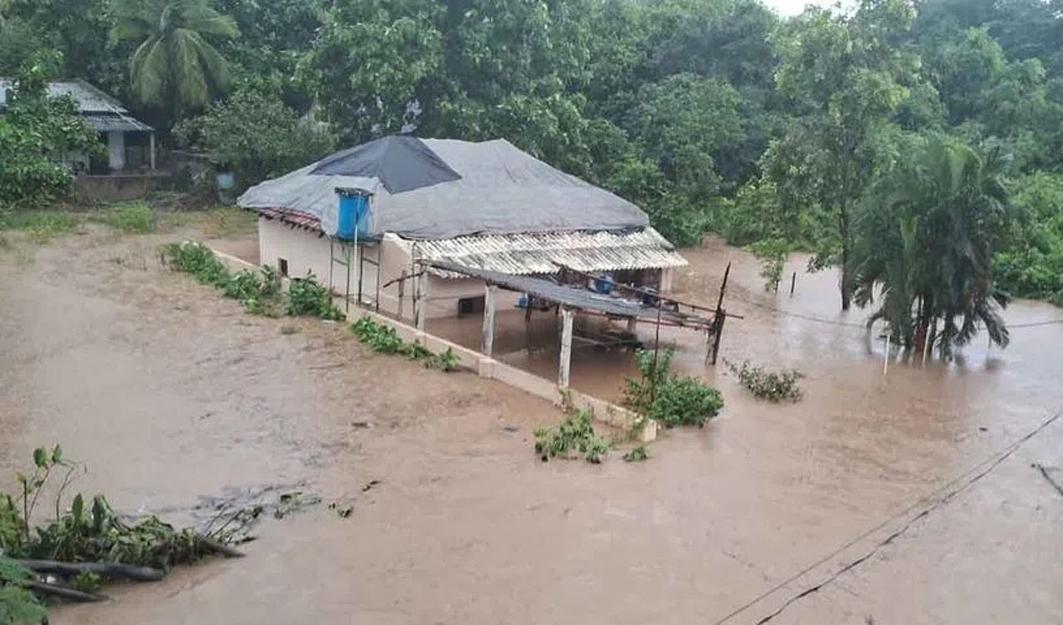 Widespread rainfall floods fields, homes in Khammam and Mulugu