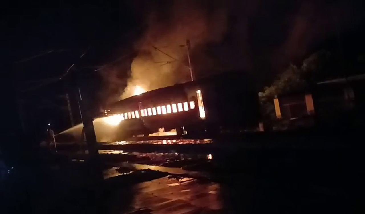 Mahabubabad: Four SCR staff escape unharmed as fire guts coach at Kesamudram station