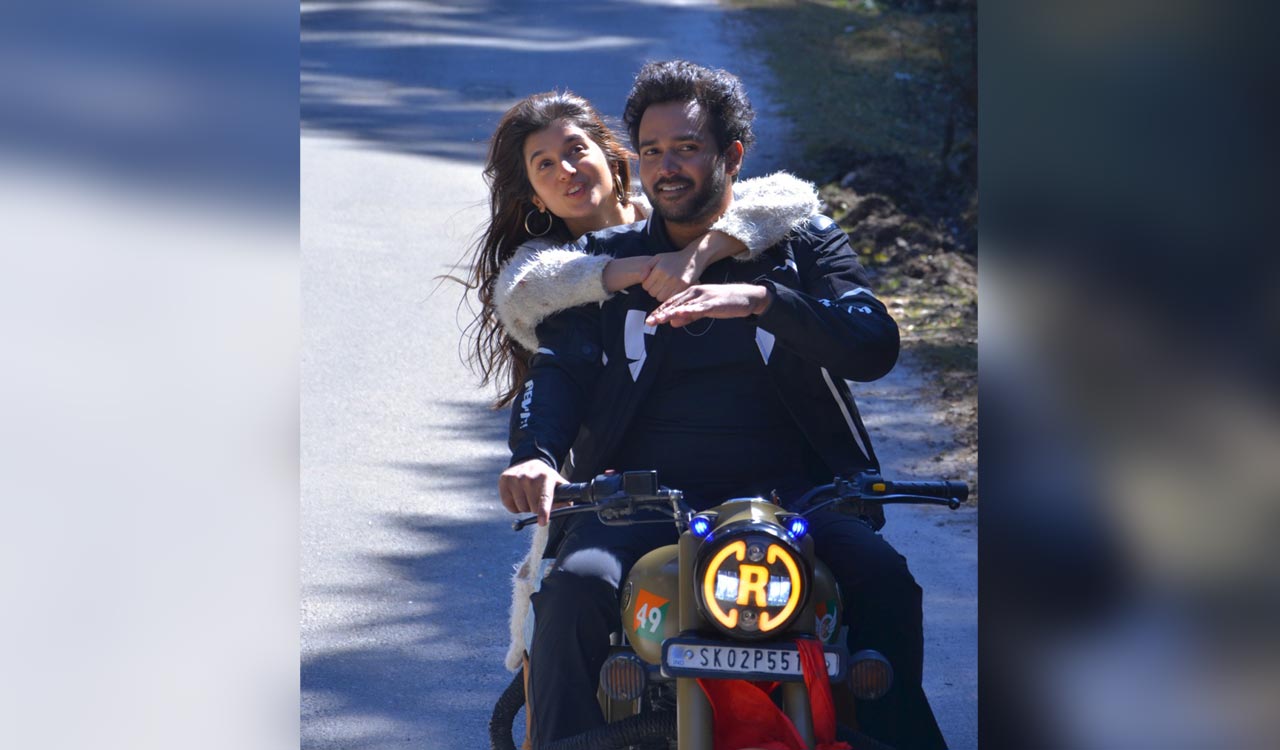 Naresh Agastya and Sanjana in feel-good love story Marokkasari