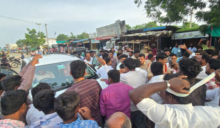 Tension escalates in Medak as Congress workers attempt to attack BRS leader M Bhupal Reddy