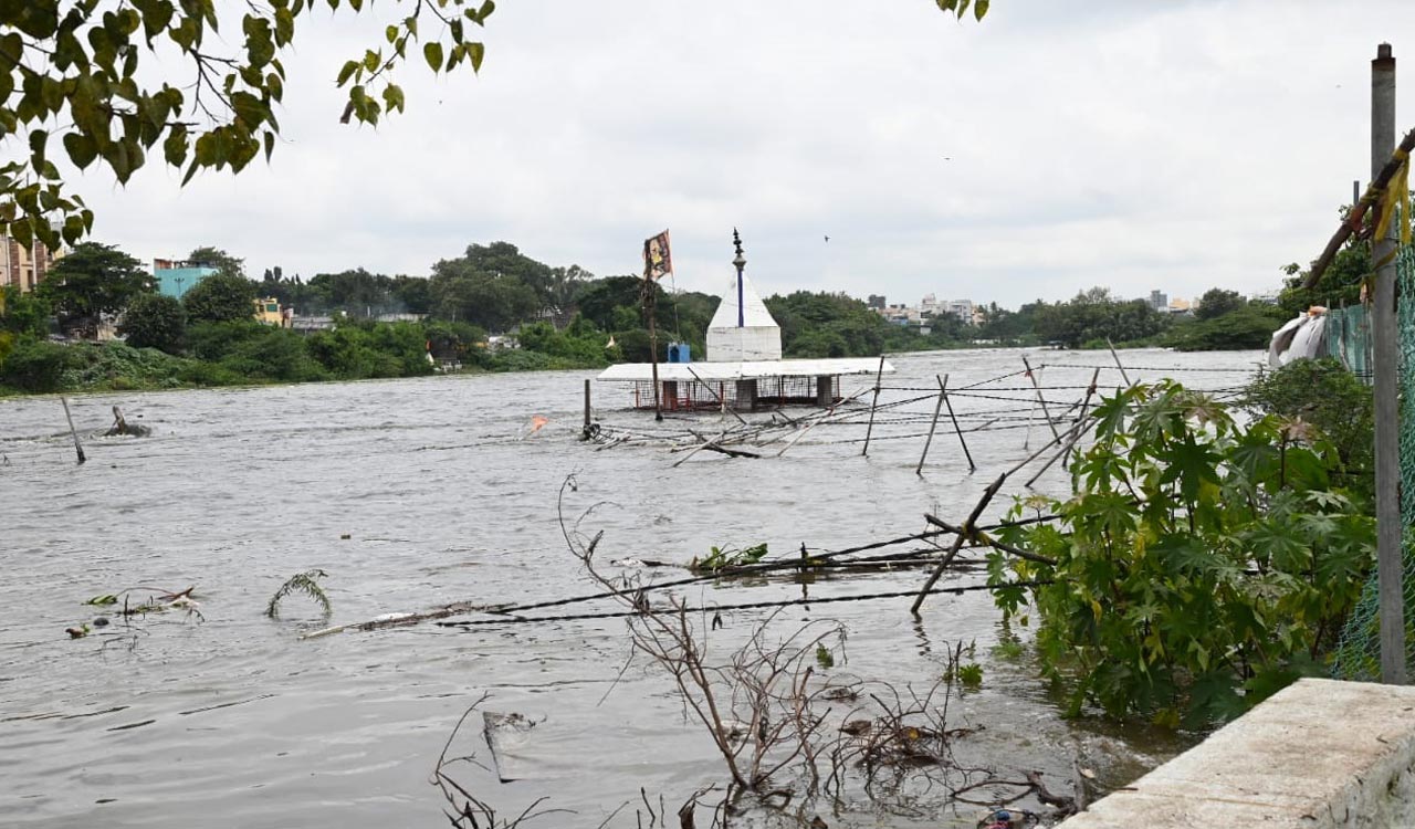 Watch: Hyderabad’s Puranapul area inundated after release of surplus floodwater from Himayatsagar