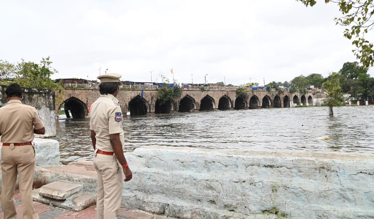 Watch: Hyderabad’s Puranapul area inundated after release of surplus floodwater from Himayatsagar