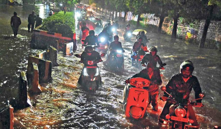 Heavy rains lash erstwhile Karimnagar district
