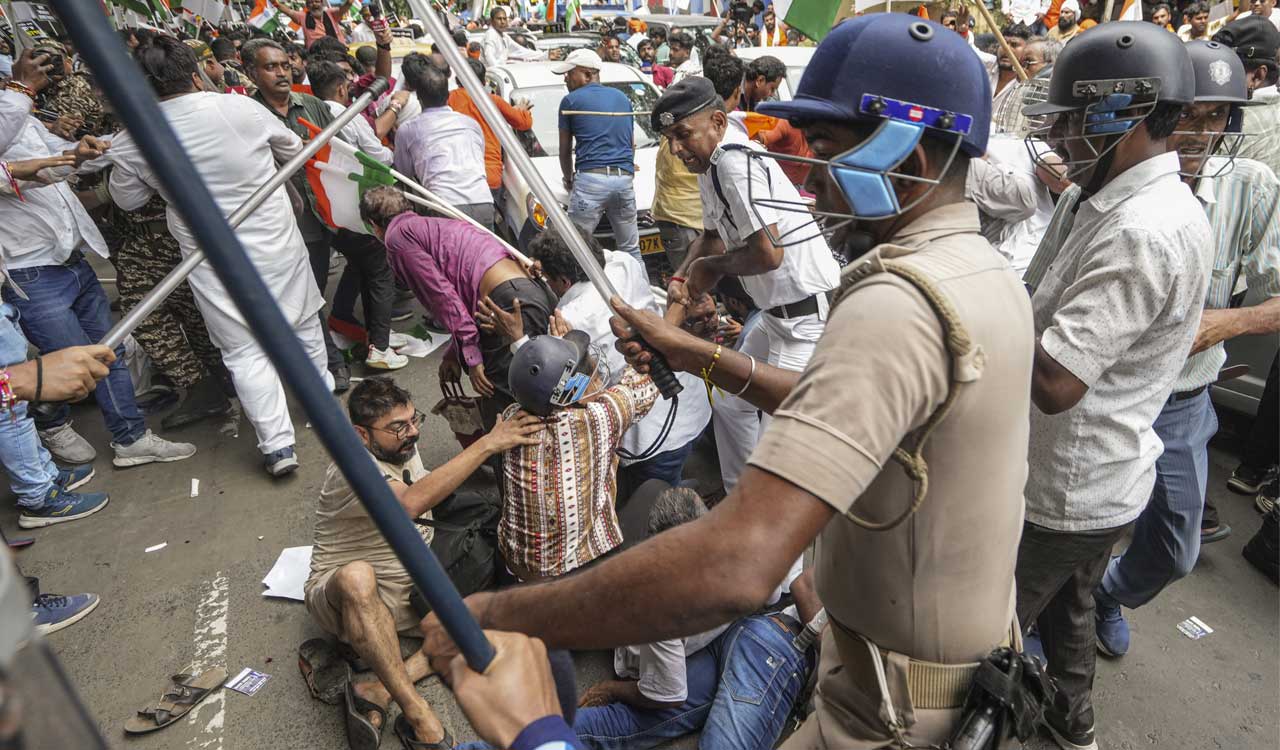 RG Kar victim’s mother alleges police assault during Nabanna march