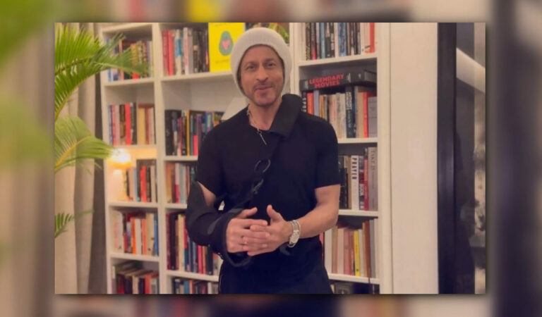 SRK sends special message with injured arm after National Award win