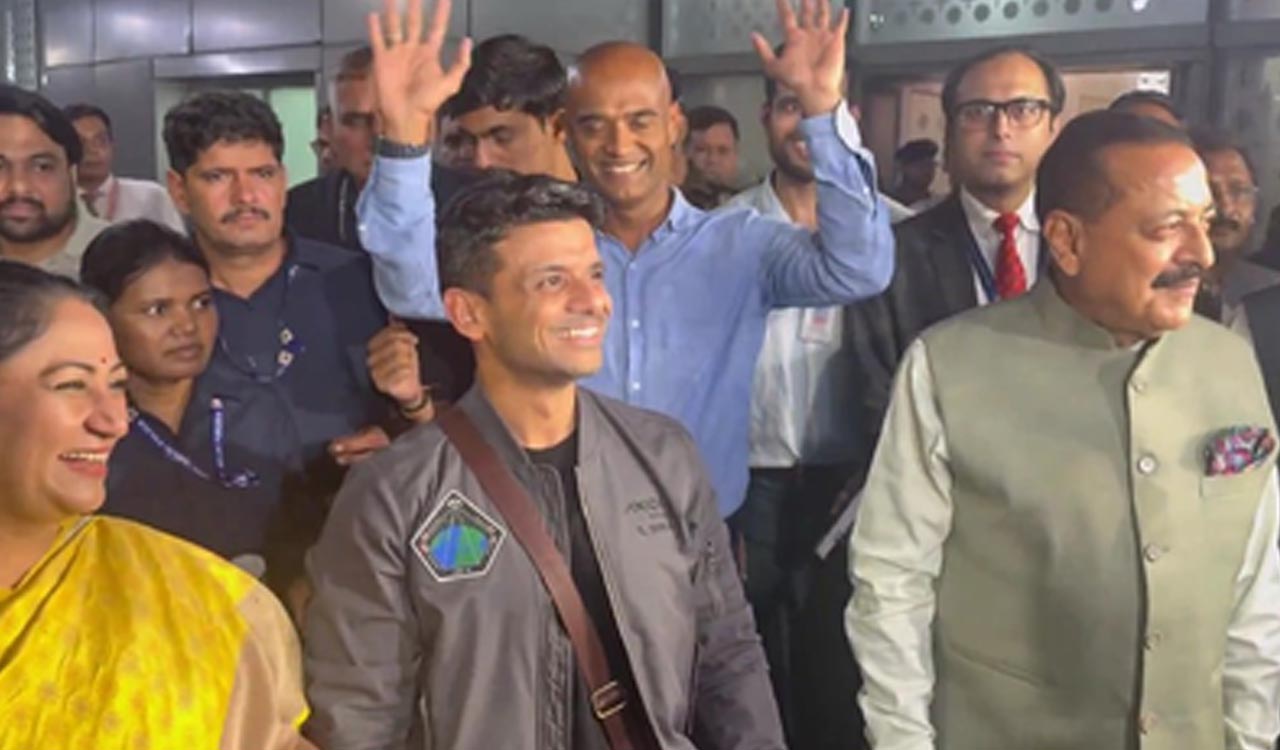 Delhi residents give warm welcome to astronaut Shubhanshu Shukla