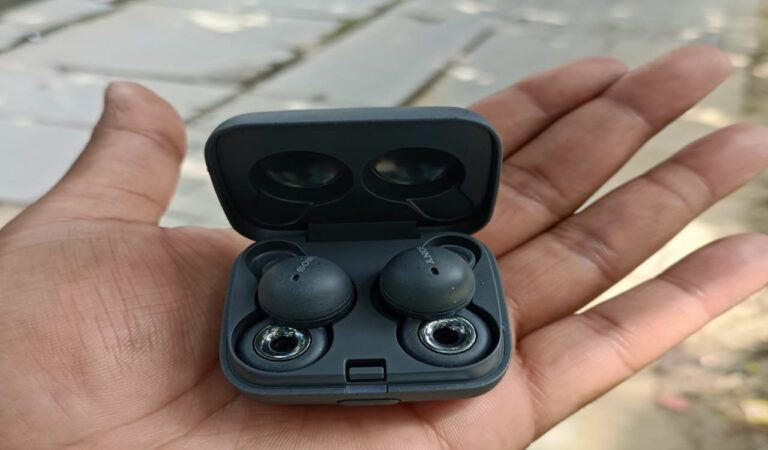 Do wireless earbuds harm your brain? Experts clarify