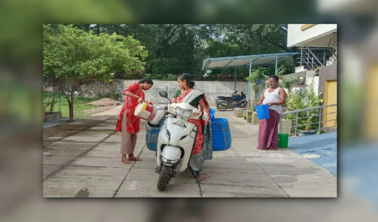 Former corporator collects garbage in Ramagundam