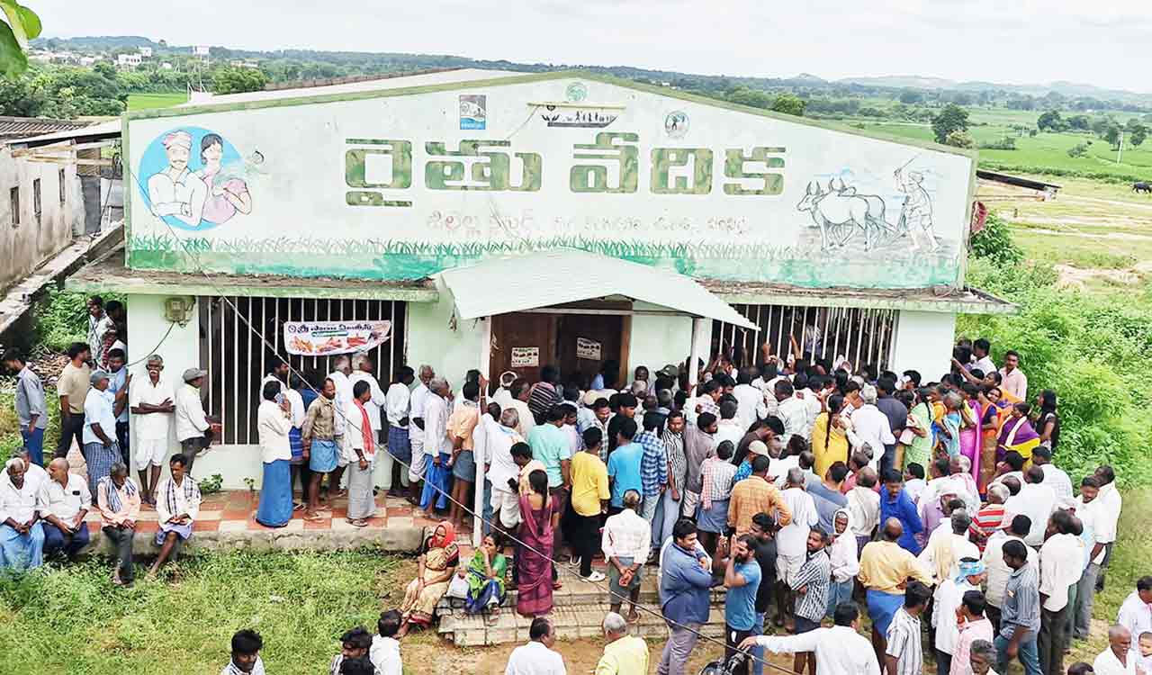 Centre’s discrimination in urea supplies sparks outrage in Telangana