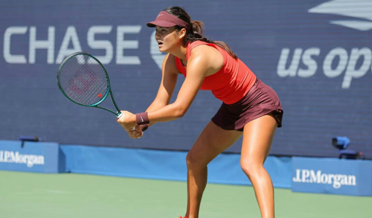 sports raducanu beats shibahara 6 1 6 2 to open us open campaign