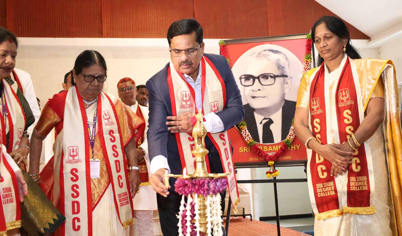 Siva Sivani Degree College holds ‘Samavartana 2025’ convocation for over 700 graduates