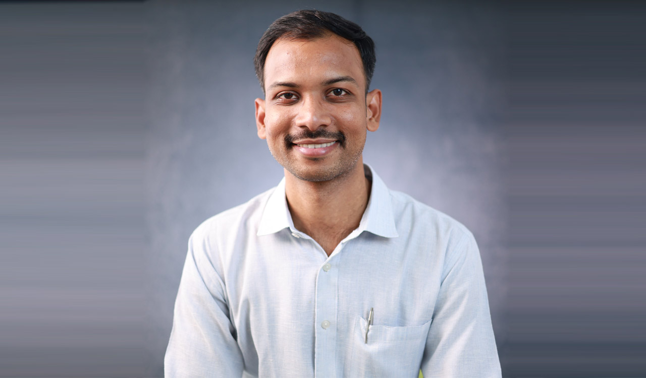 UoH researcher Srinivas Duvvada, wins Dr. Yellapragada Subbarow FABA Award 2025 for vaccine innovation