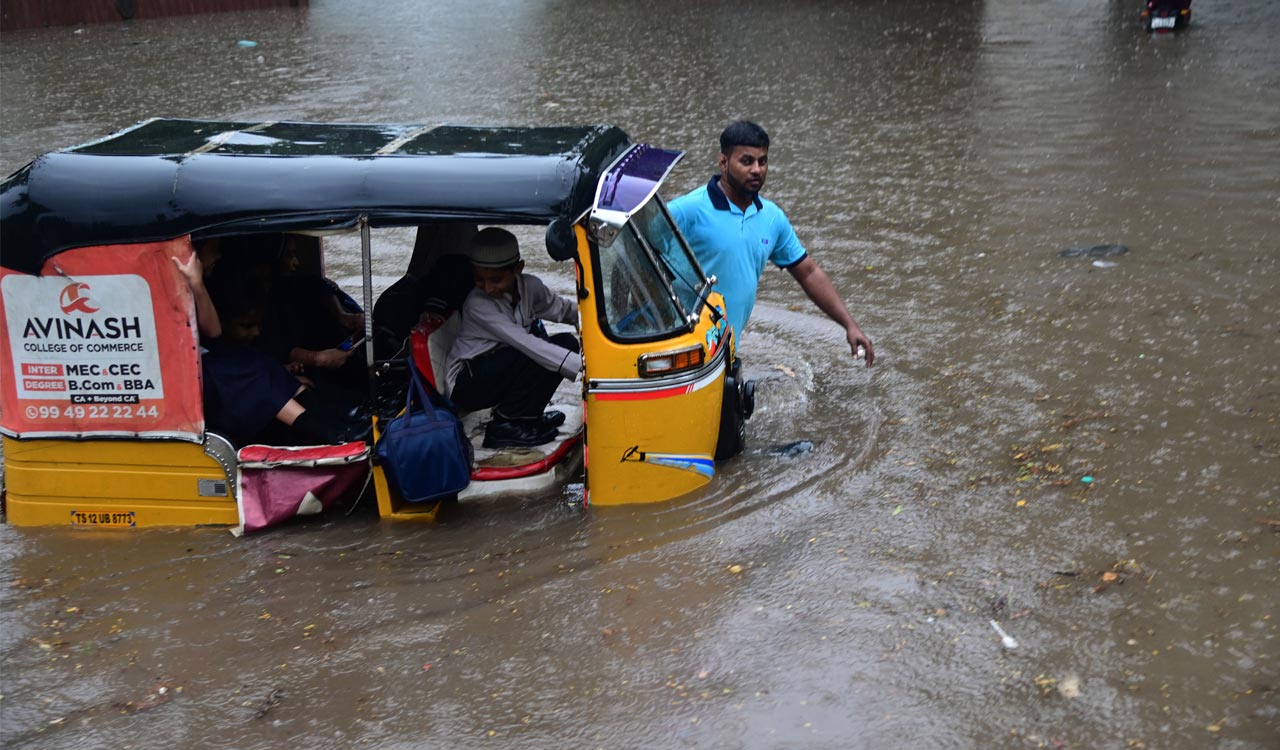 Heavy rains throw Hyderabad traffic and daily life out of gear