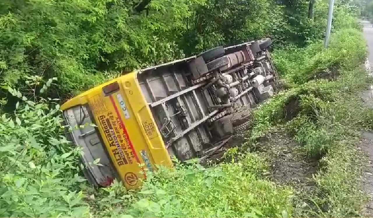 Over dozen children injured as school bus falls into gorge in U’khand’s Haldwani