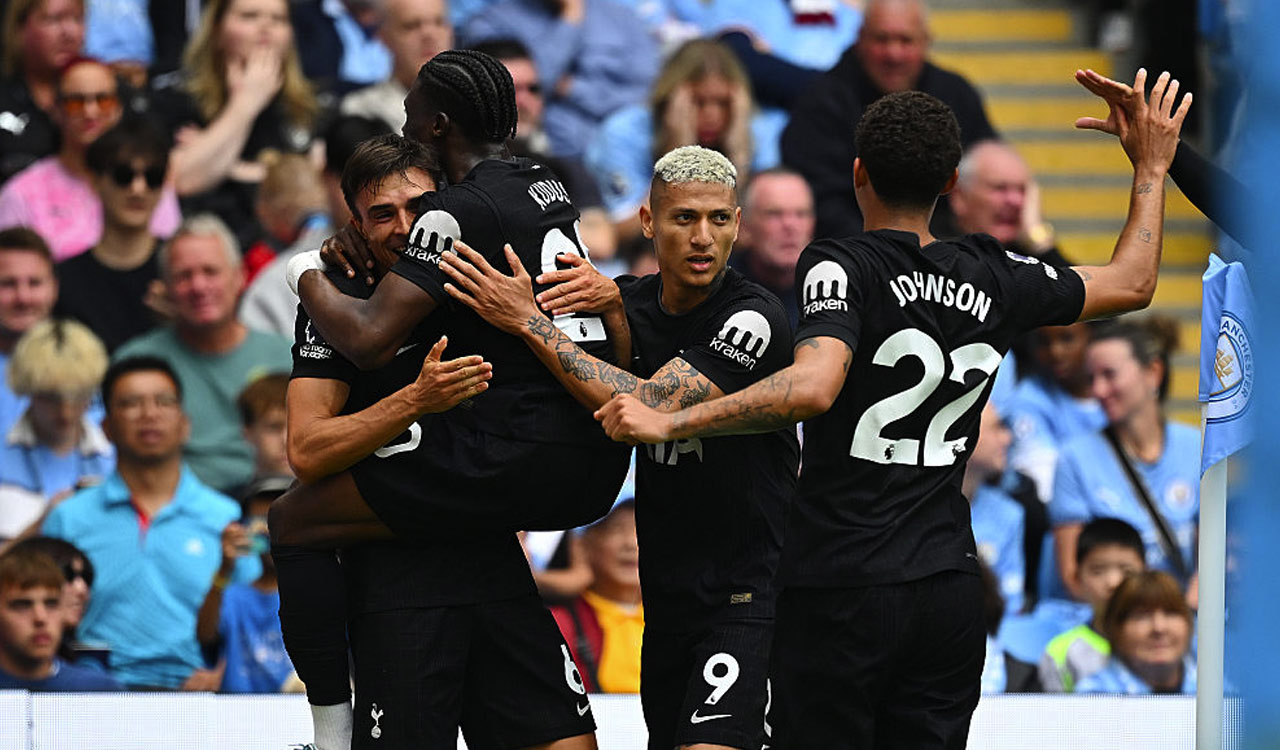 Chelsea thrash West Ham 5-1 for first Premier League win