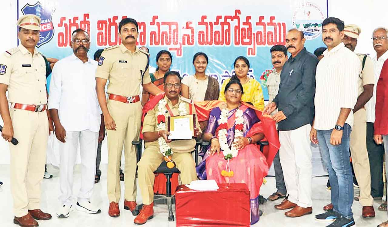 Telangana: Kothagudem SP felicitates retired police officers