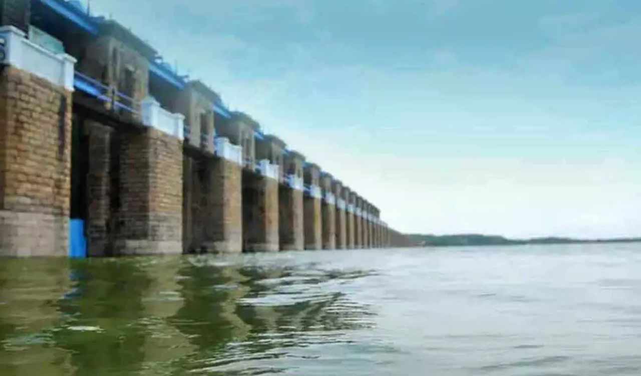 Heavy water flow near Himayathsagar Lake; Traffic diversions in place at ORR Exit 17