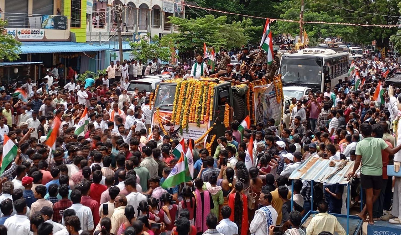 Final rites of Sepoy Anil Kumar held with full military honours in Khammam