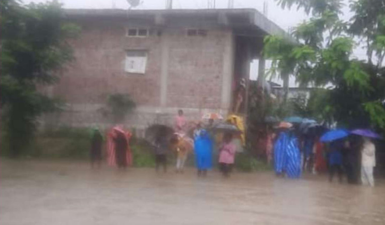 12 persons stranded in floods in Medak; NDRF personnel reach district