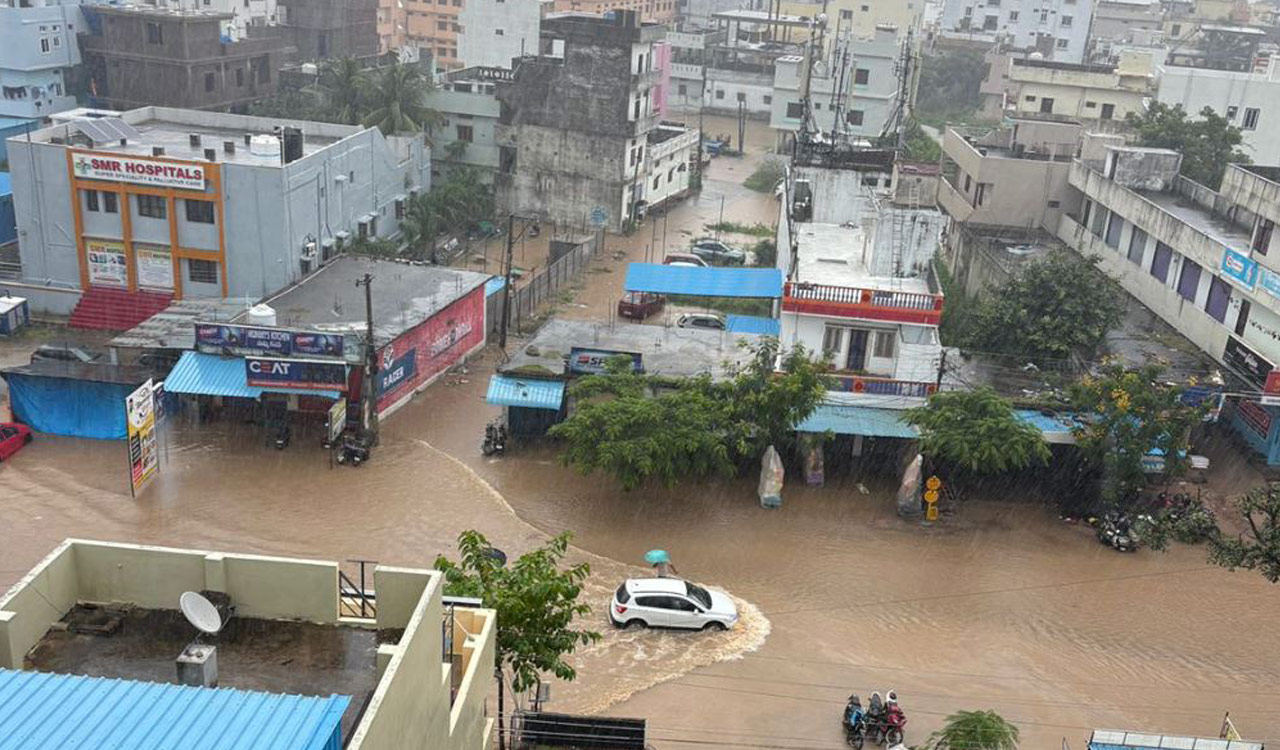 Medak reels under record rains; officials, MLA face flak for lack of preparedness