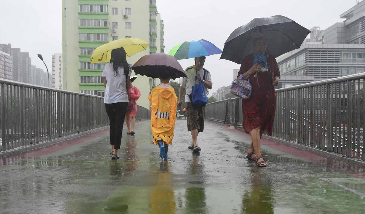 Beijing issues red alert as torrential rain continues