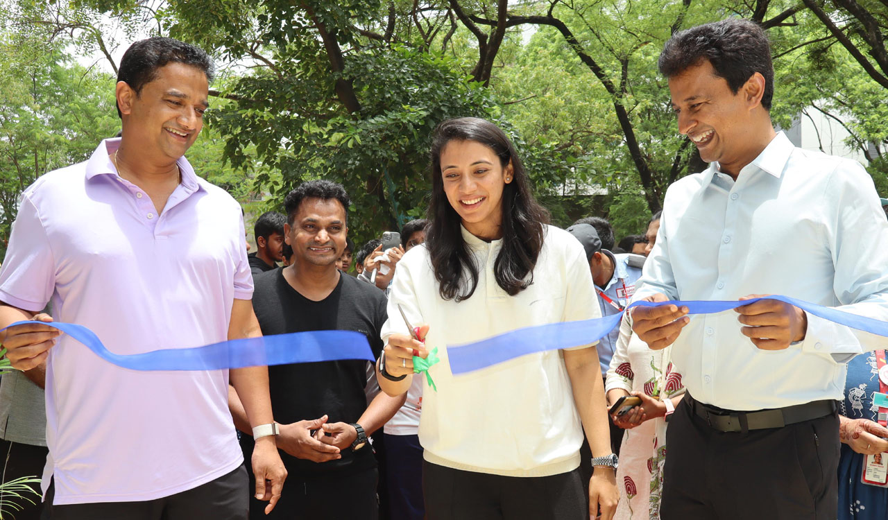 Smriti Mandhana launches girls’ cricket academy at Suchitra Academy