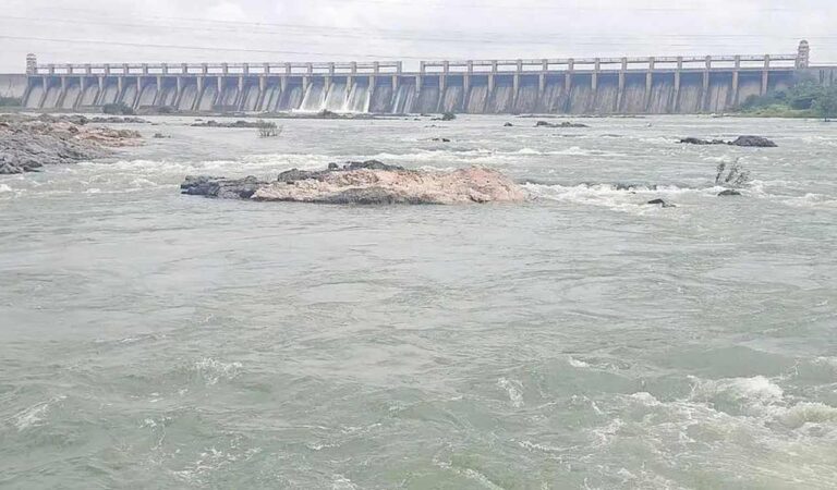 Farmers in north Karnataka are alarmed as defective Tungabhadra reservoir gates allow huge water volumes to flow into Andhra Pradesh, threatening irrigation for a second paddy crop and sparking political blame over inaction.