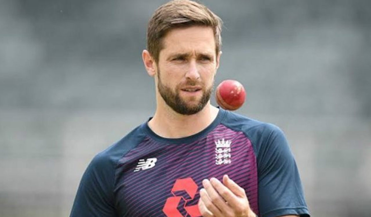 Woakes suffers shoulder injury during Test against India at The Oval
