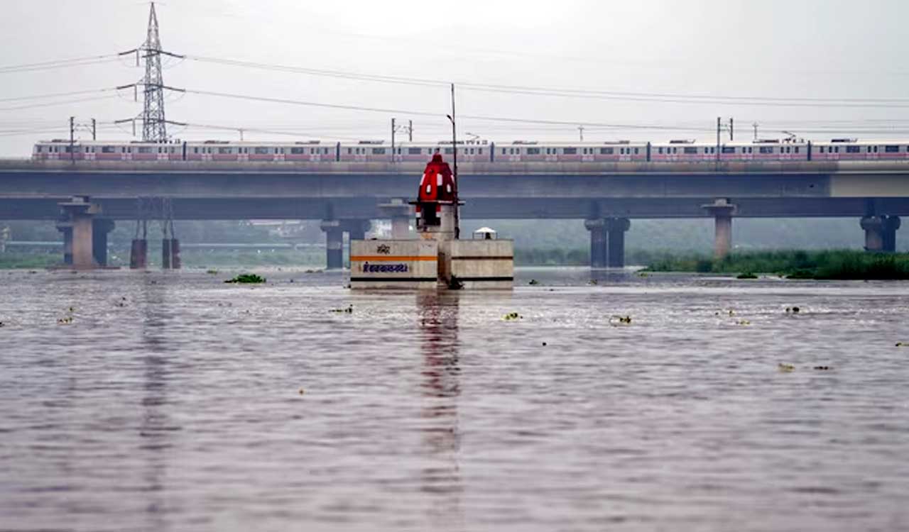 Delhi at risk as Yamuna water level rises above danger mark