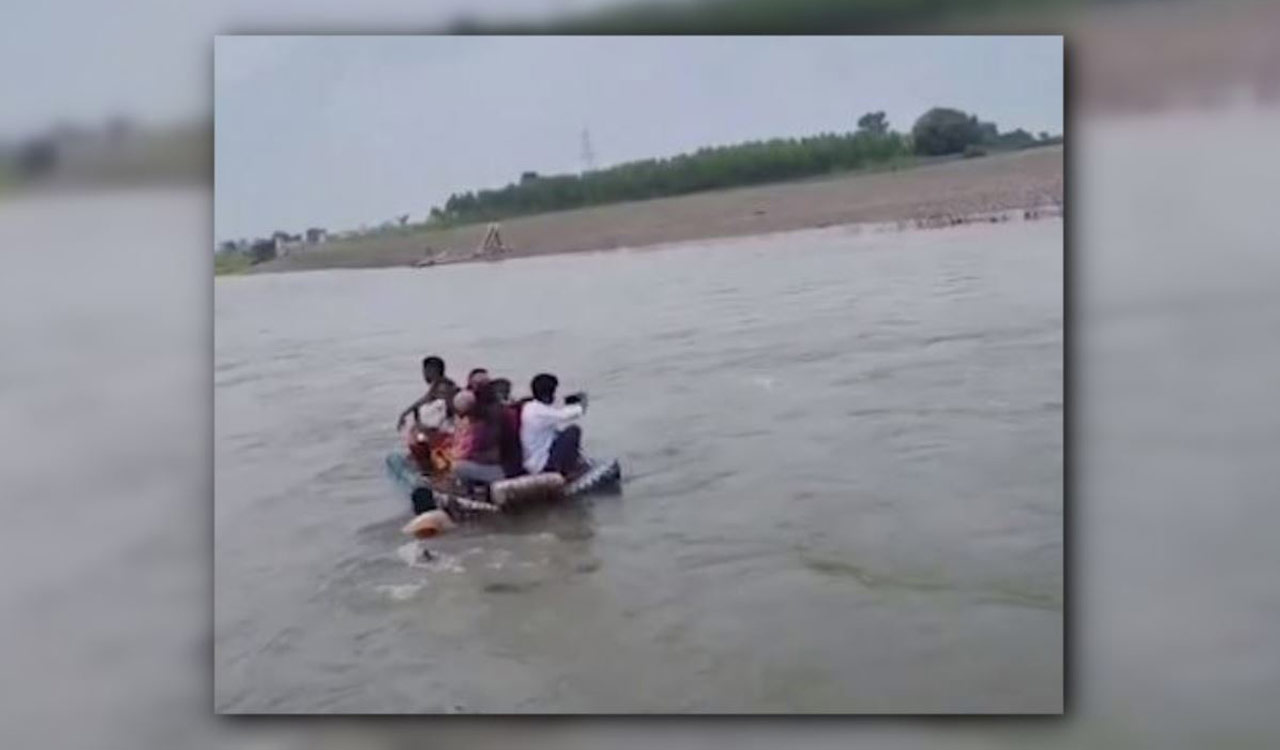 Asifabad’s Gundi residents risk lives to cross stream on thermocol rafts