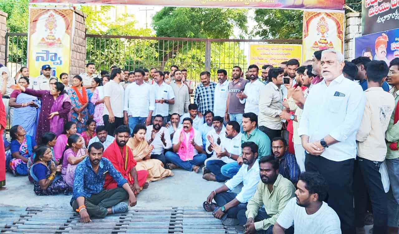 BRS demands reopening of Markfed ground for Dasara celebrations in Karimnagar