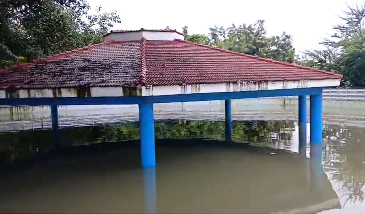 Hyderabad: Bapu Ghat submerged after River Musi overflows in Lungar Houz