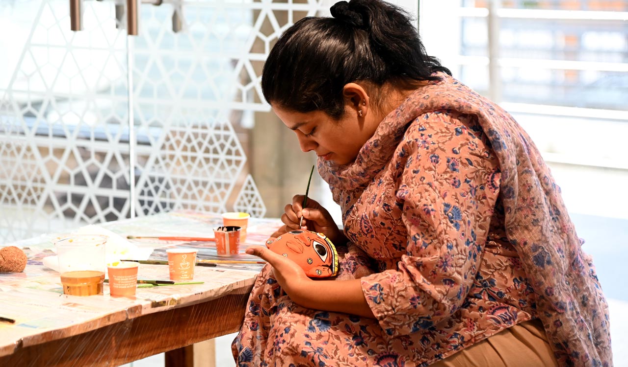 Cheriyal painting workshop in Hyderabad draws art lovers