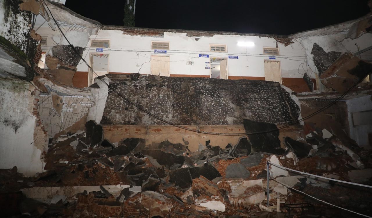 Panic after roof caves in at Old Collectorate in Adilabad