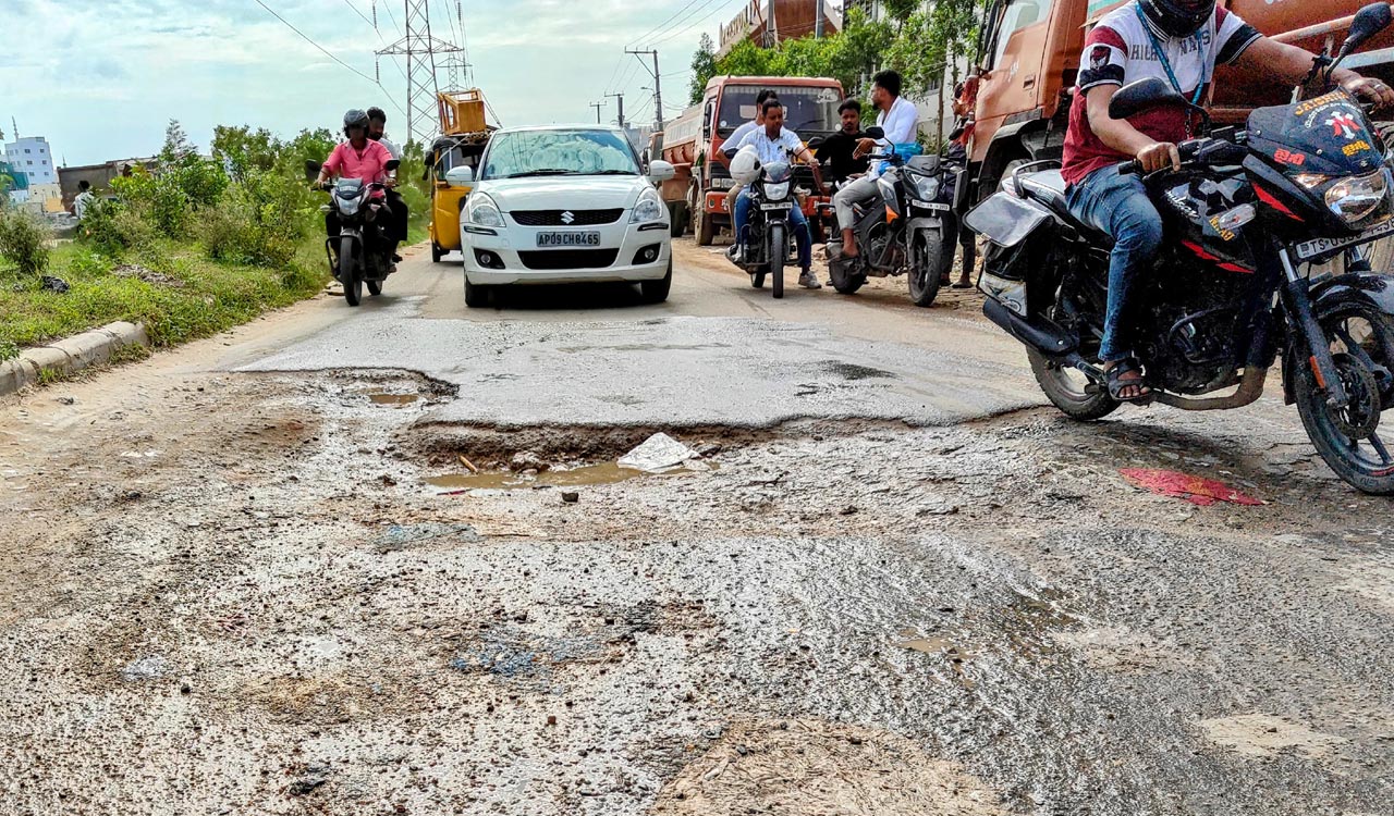 Damaged road near Cyber Towers troubles IT commuters in Hyderabad