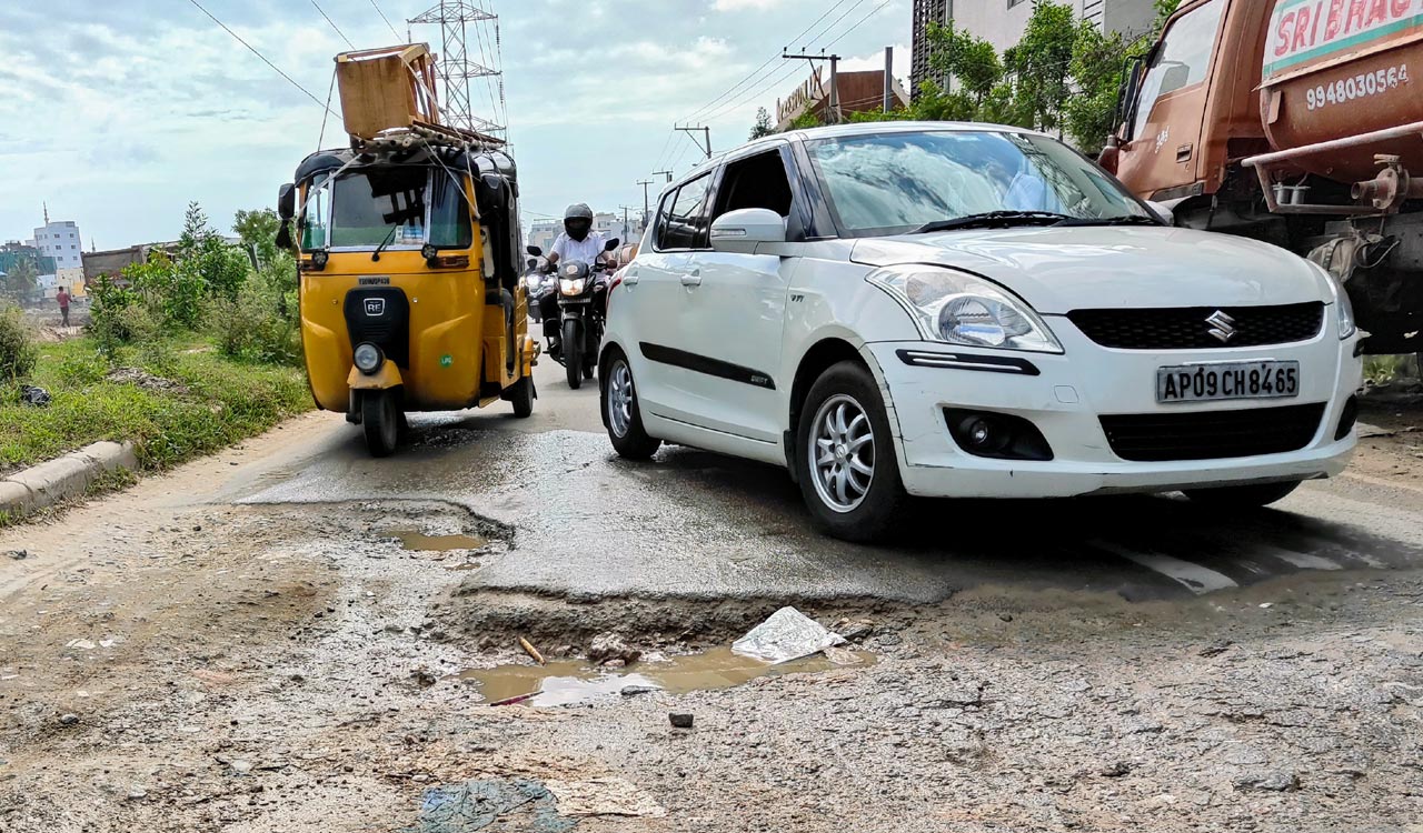Damaged road near Cyber Towers troubles IT commuters in Hyderabad