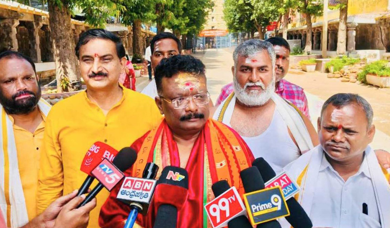 Dasoju Sravan prays for K. Chandrashekhar Rao’s return as Telangana CM