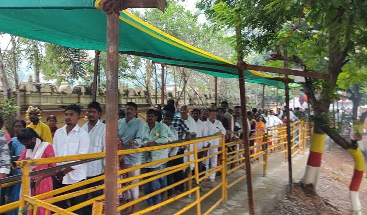 Devotees swarm Nirmal’s Adelli to mark conclusion of Ganganeella jatara