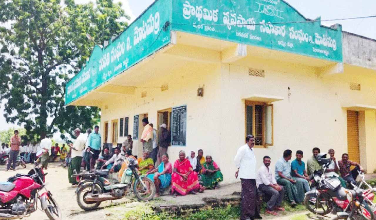 Woman faints in queue as Telangana farmers scramble for urea