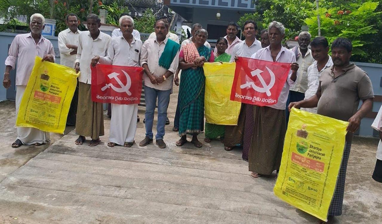 Farmers demand urgent increase in urea supply in Khammam