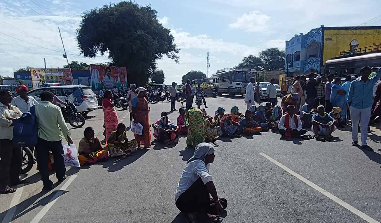 Farmers face urea shortage despite govt claims; protests, long queues reported across Telangana
