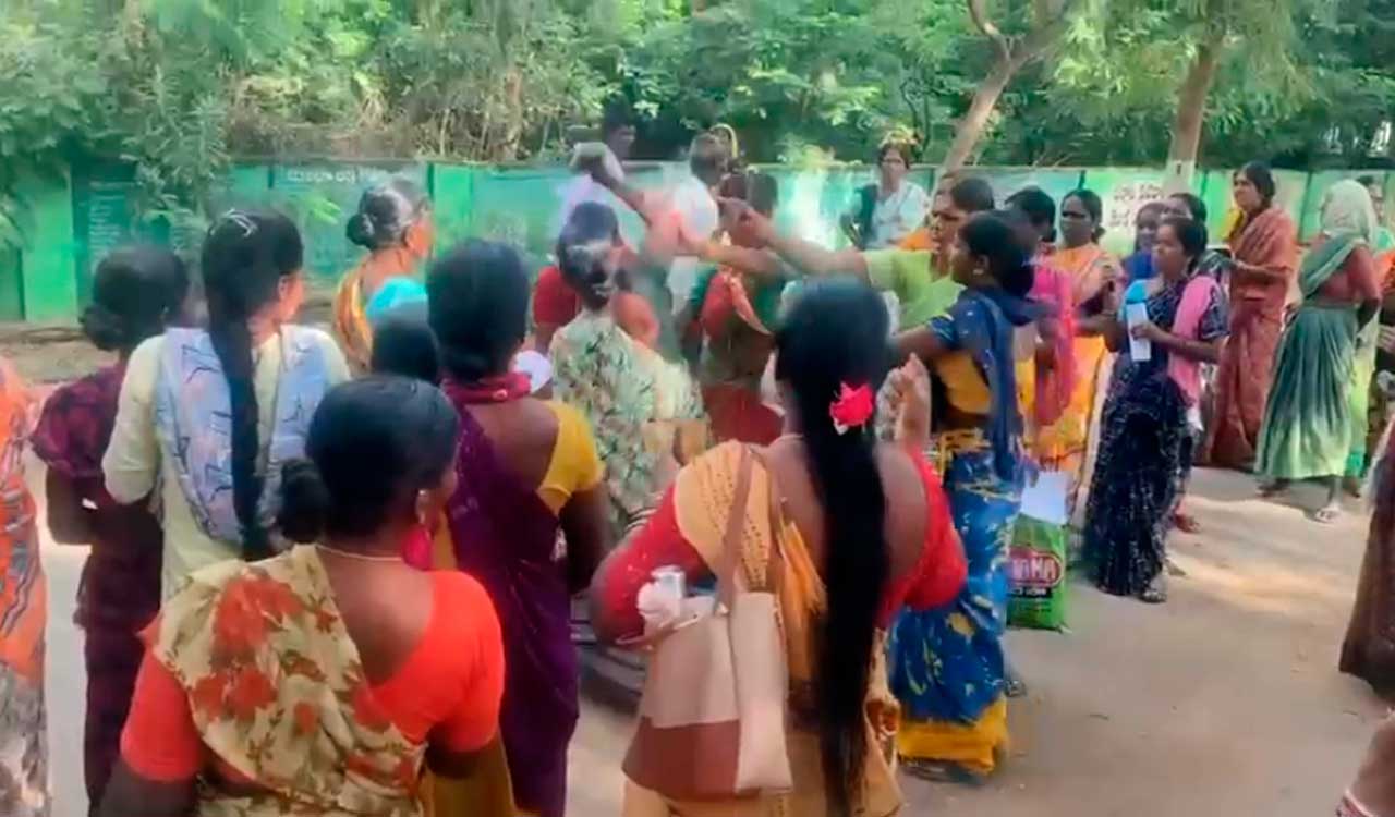 Watch: Women clash with footwear in Gajwel over urea shortage