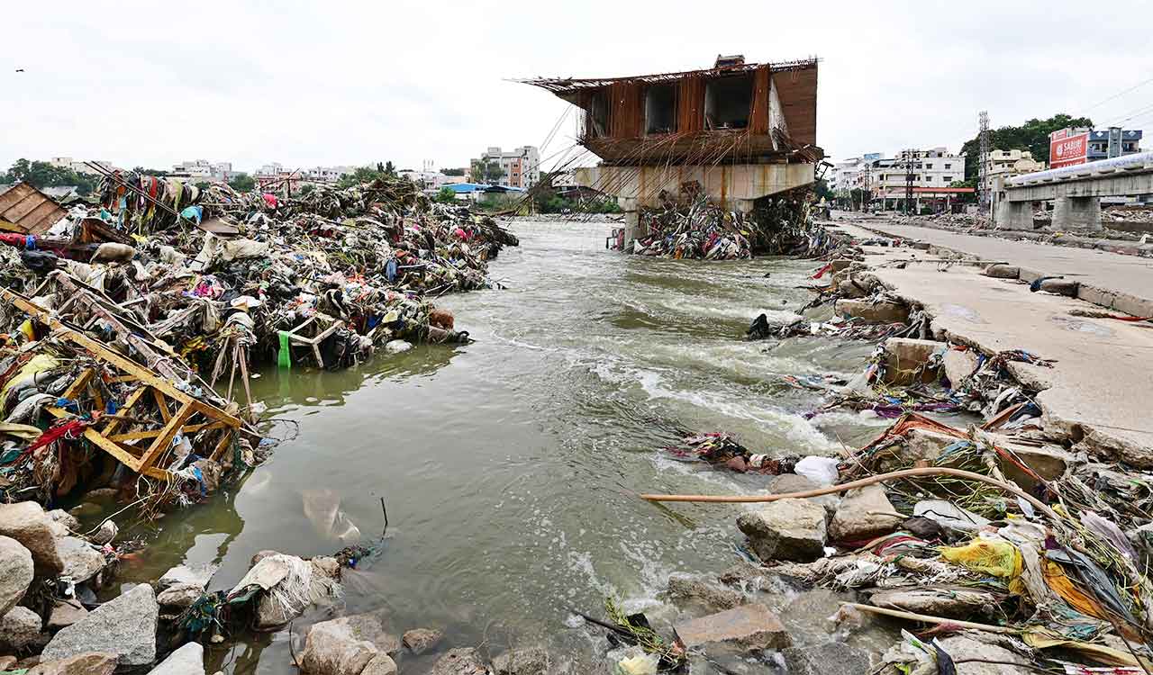 GHMC initiates a clean-up drive after Musi floods in Chaderghat