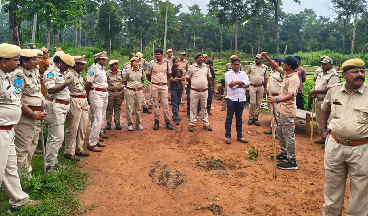 Forest staff convince Guthikoyas to clear forest encroachment in Kothagudem