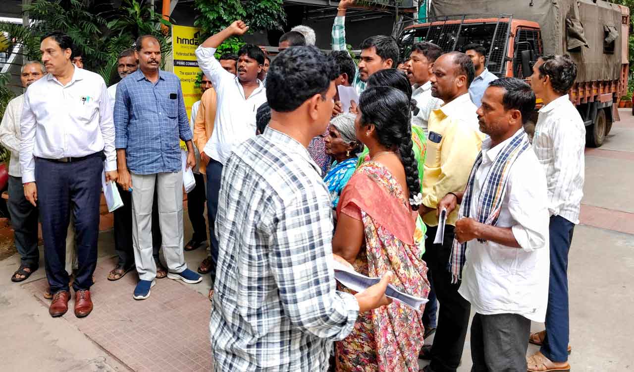 Farmers protest against RRR project, tension rises at HMDA office in Ameerpet