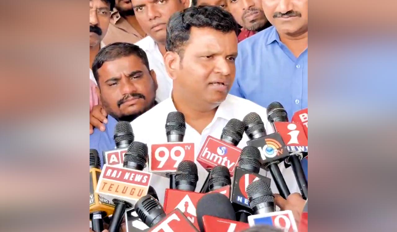 Gadari Kishore appears before Jubilee Hills police over remarks against C.M. Ramesh