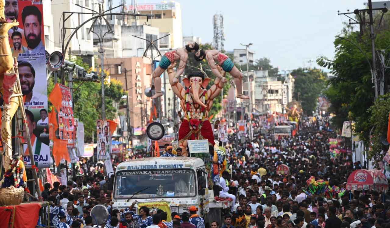 Ganesh immersion procession delayed, crosses Charminar at 2 pm amid heavy security