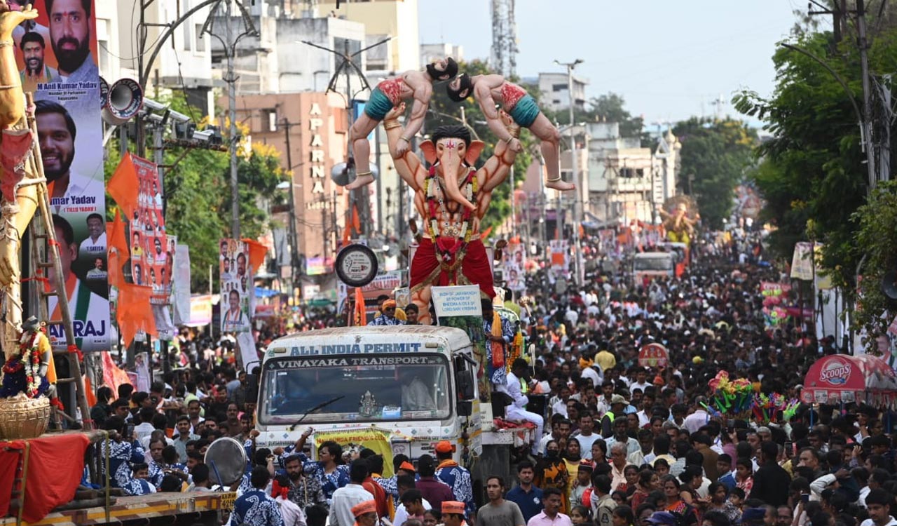 Lakhs of devotees join Ganesh immersion processions in Hyderabad